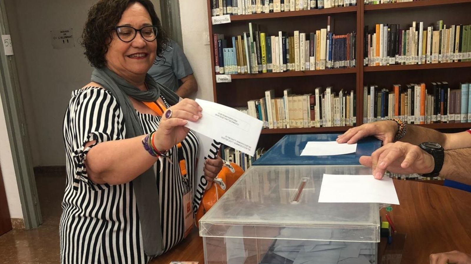 Ali Brancal, edil electa i exvicealcaldessa, votant en les passades eleccions