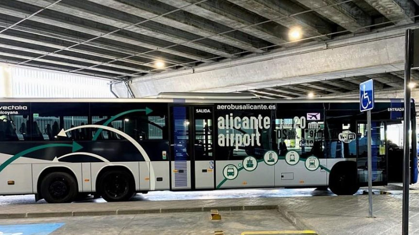 El bus C6 de l'aeroport d'Alacant-Elx