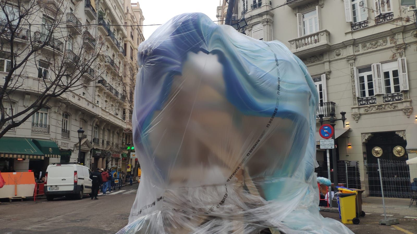 Les primeres peces de la falla d'Almirall Cadarso han arribat este divendres de vesprada