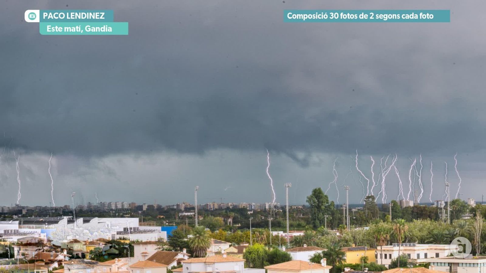 Muntatge de llamps a Gandia, este dilluns