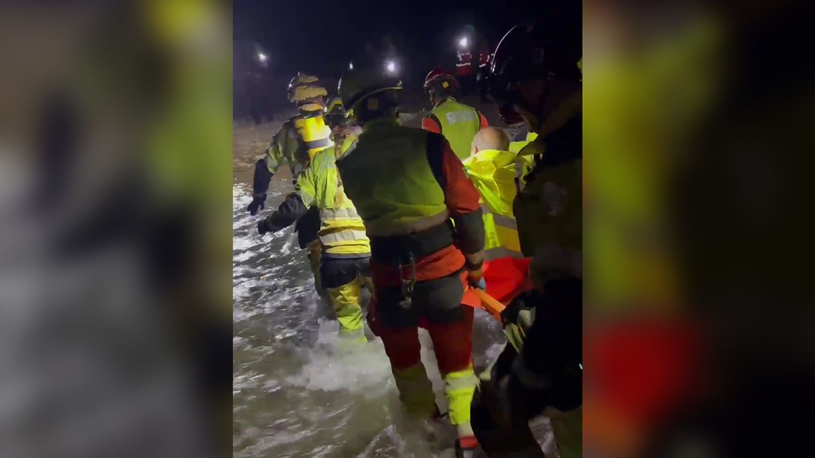 Moment del rescat creuant el riu