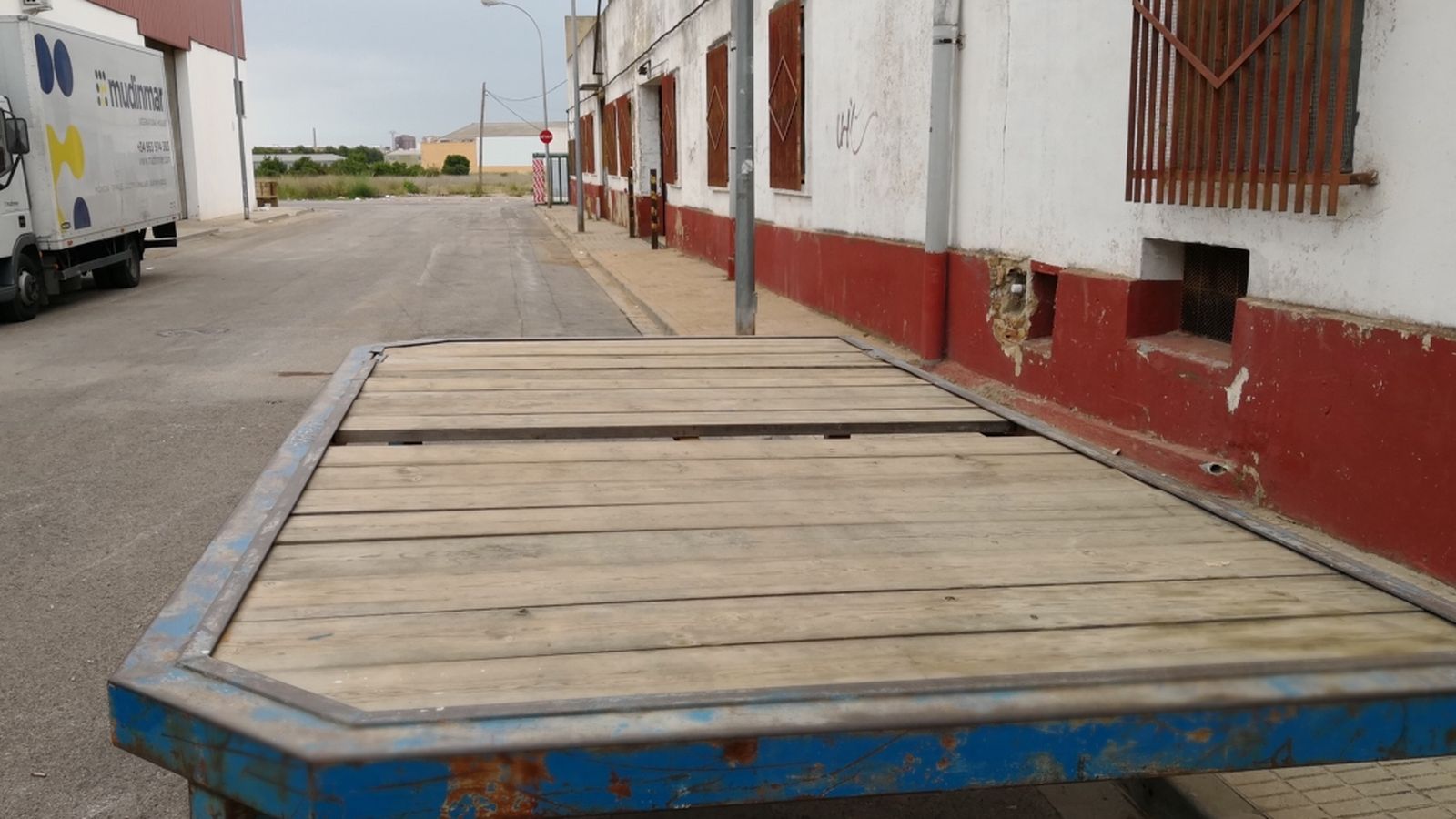 Tarima al carrer on s'estaven celebrant els festejos taurins a Paiporta