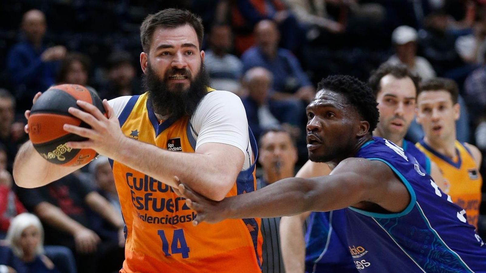 El capità taronja Bojan Dubljevic durant el xoc contra el San Pablo Burgos en la Fonteta Bojan Dubljevic