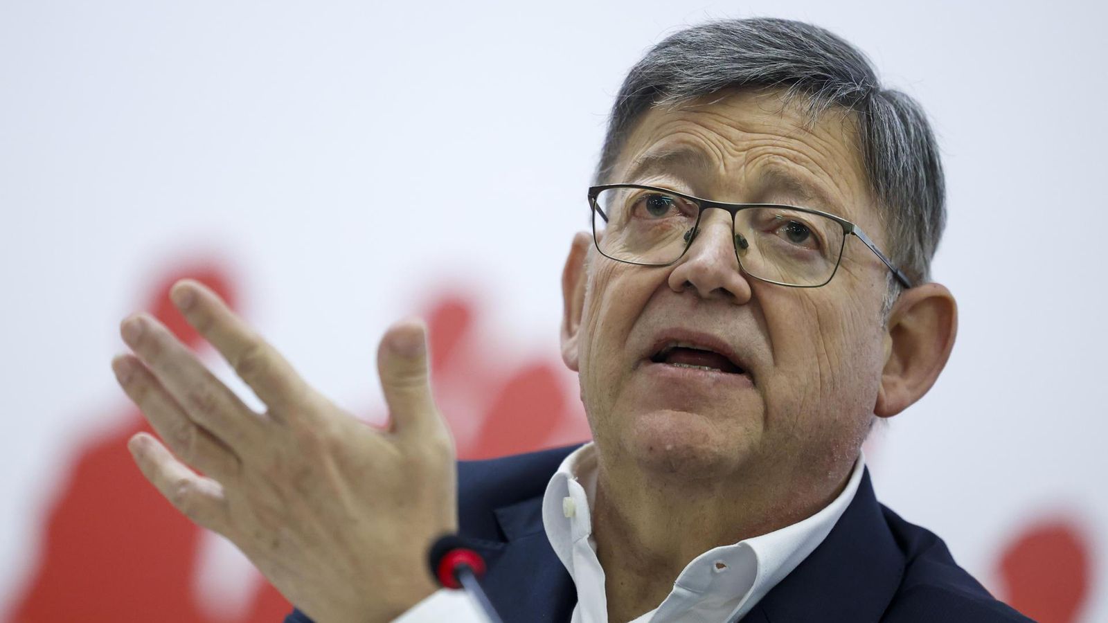 L'expresident de la Generalitat, Ximo Puig, en la presentació d'un llibre este divendres a València