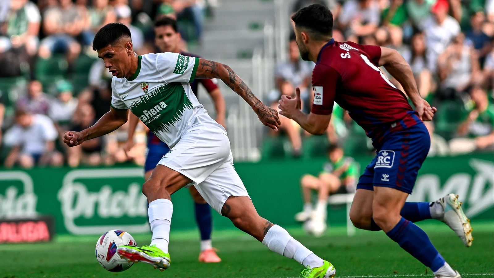 Nico Castro i Sergio Ortuño, en una acció del duel