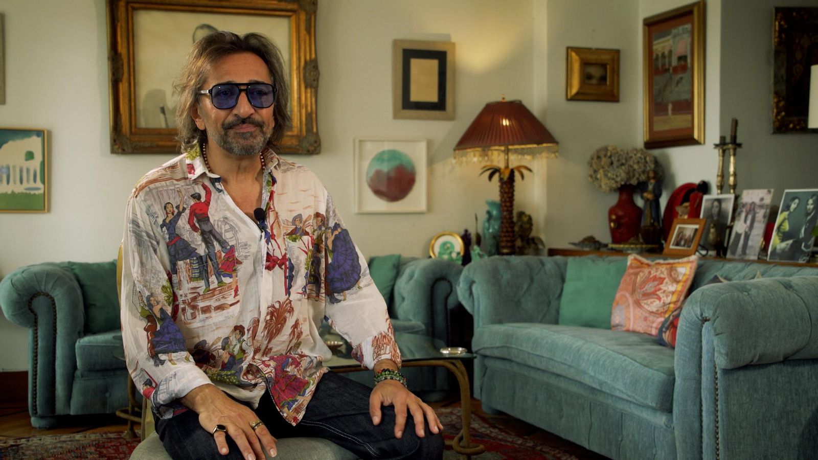 El programa 'Zoom' entrevista al cantant Antonio Carmona per a preguntar-li si ha patit discriminació