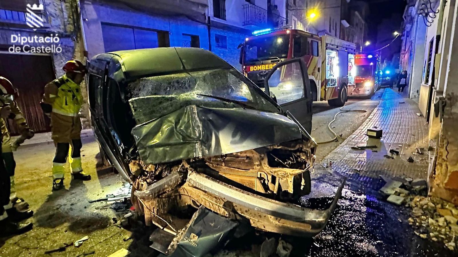 Estat en què va quedar la furgoneta que va patir l'accident