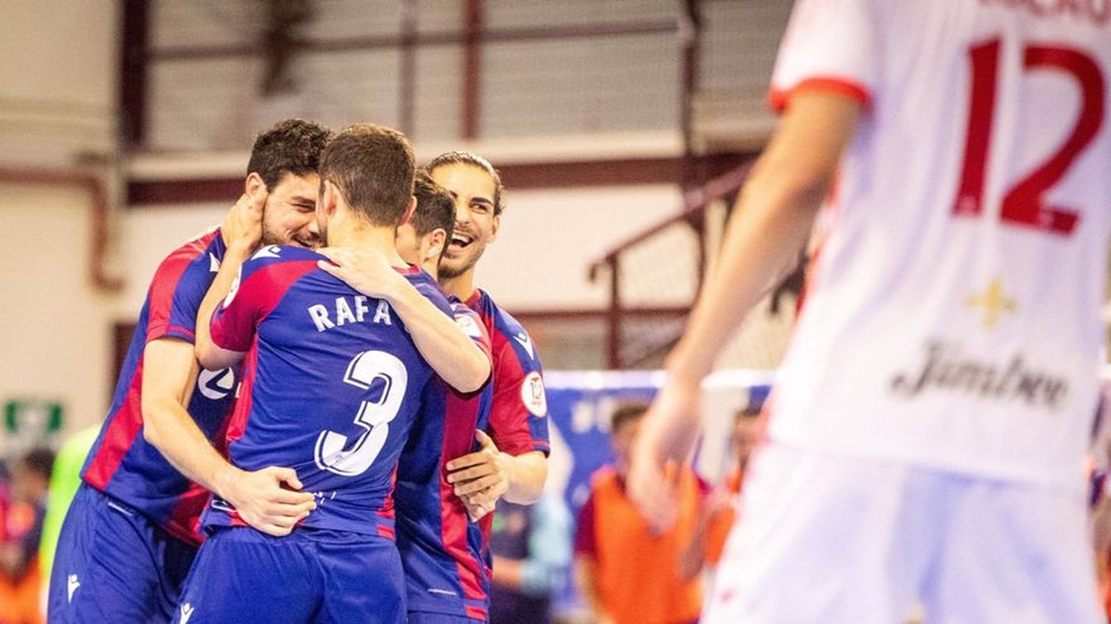 El Llevant comença el play-off amb el factor pista en contra