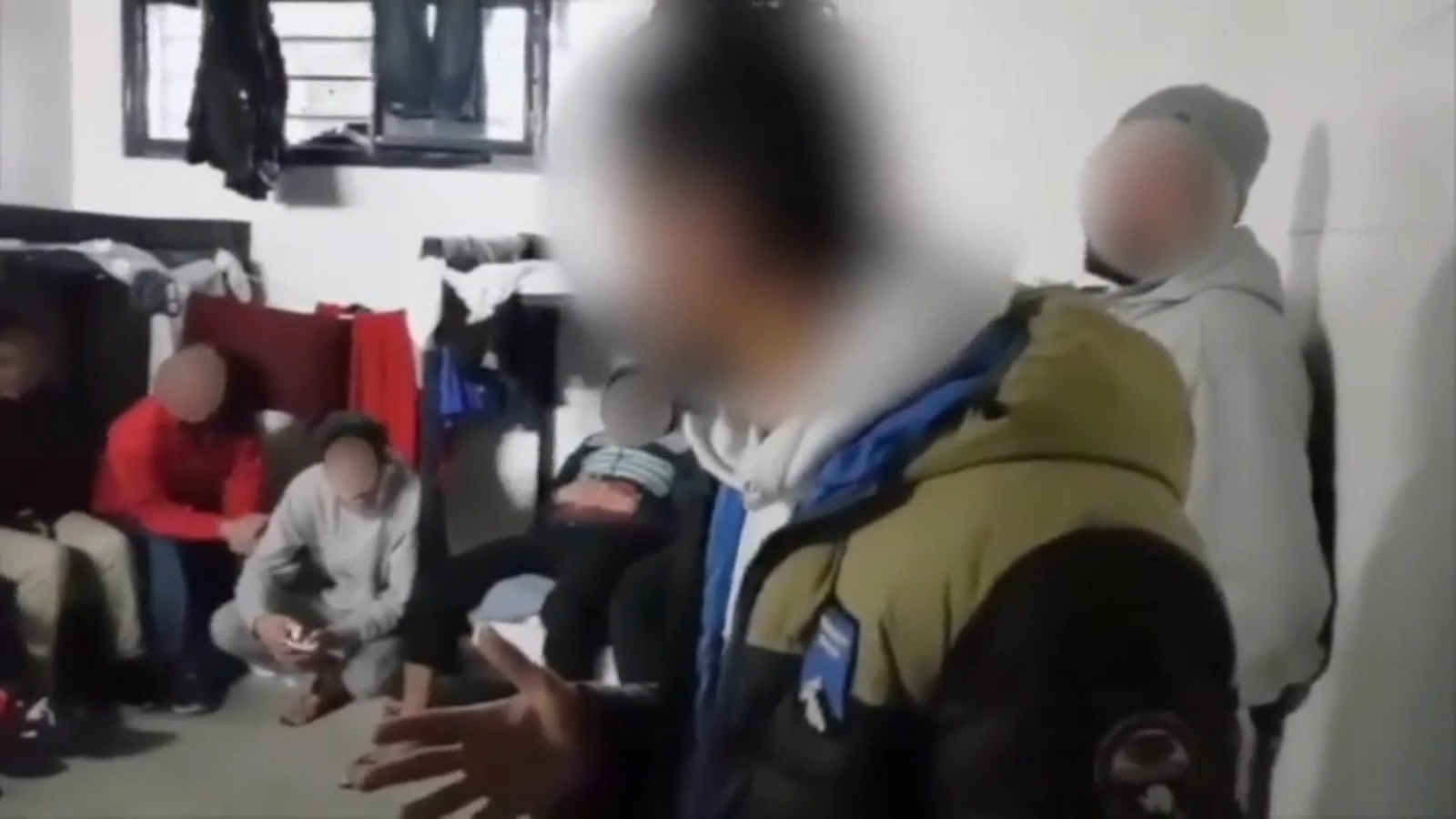 VÍDEO | Interns del CIE de Sapadors denuncien que no tenen cap protecció contra el coronavius