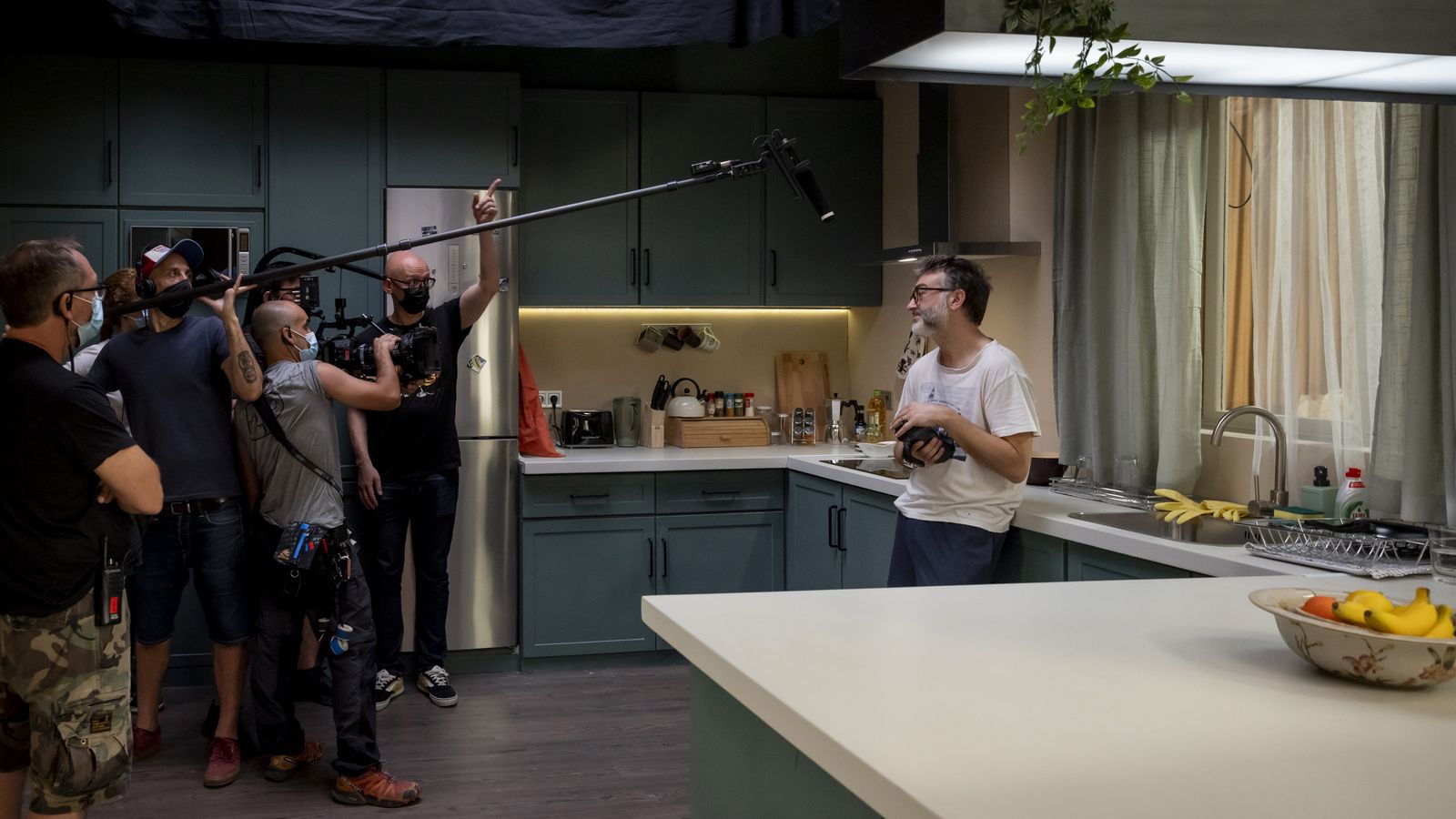 L’eix fonamental de la sèrie es roda en un plató de 360°construït a l’estudi 1 del Centre de Producció de Programes de Burjassot