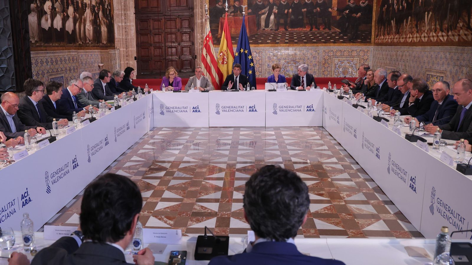 Els agents econòmics i socials valencians traslladen tranquil·litat als mercats davant de l'amenaça dels aranzels