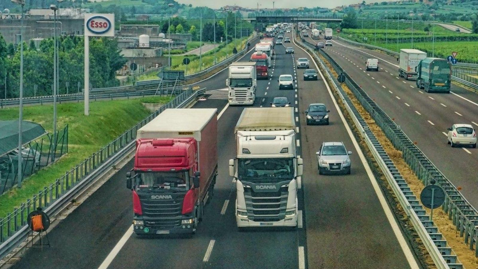 La demanda de professionals esdevé una oportunitat laboral, però els requisits són cada vegada més exigents