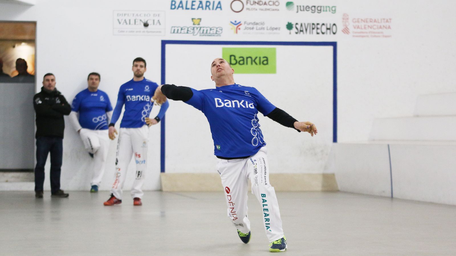 Les lligues professionals completen la primera jornada