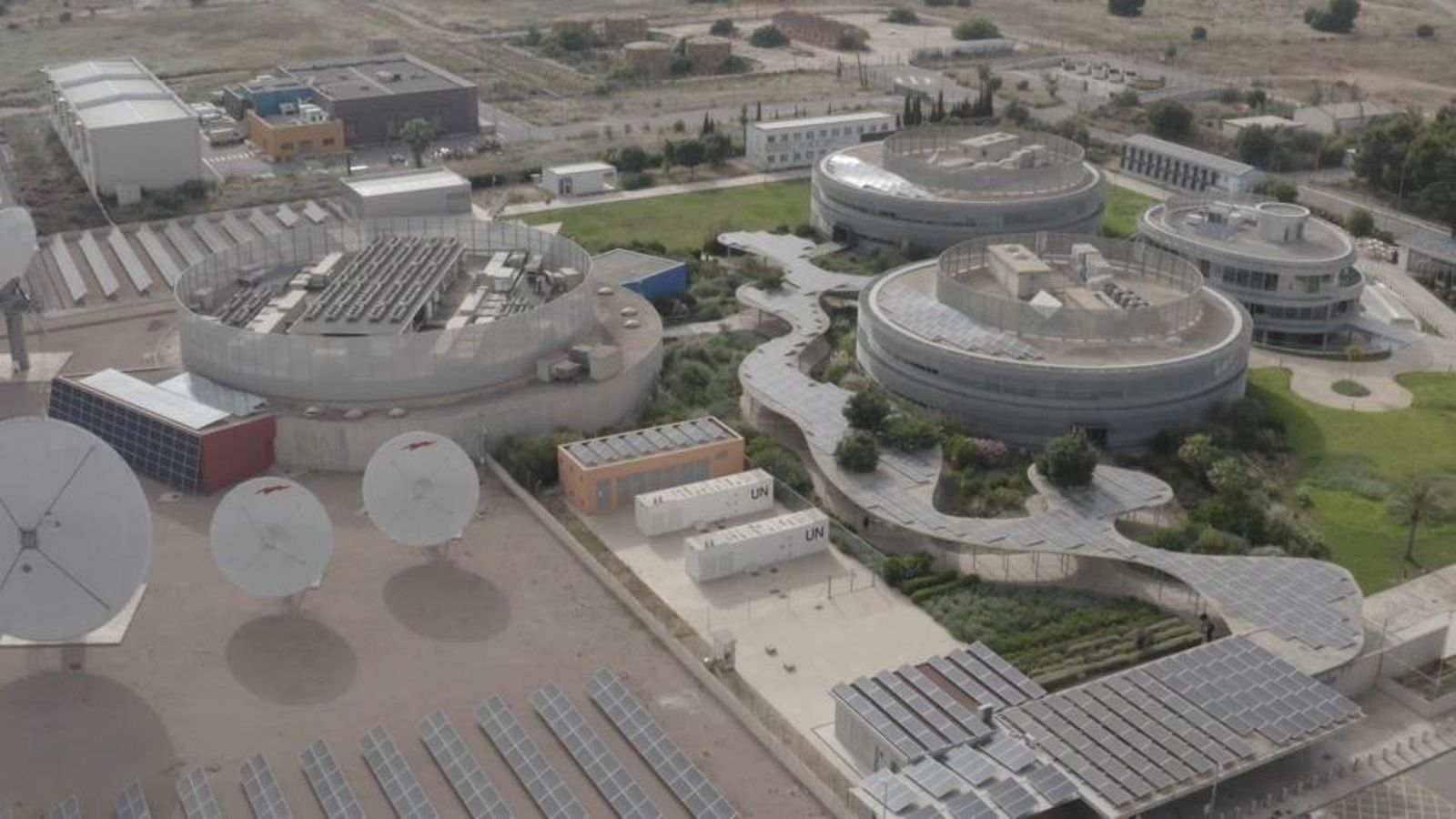 Imatges aèries de la base de l'ONU a Quart de Poblet