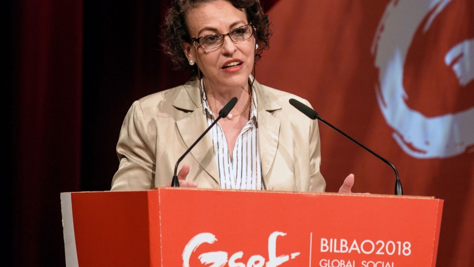 La ministra Valerio, aquest dilluns, durant la trobada que ha mantingut a Biscaia amb representants del col·lectiu de pensionistes