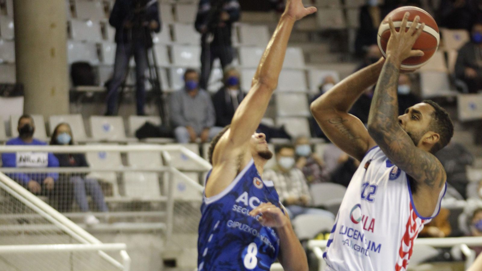 Simmons, en una acció del partit