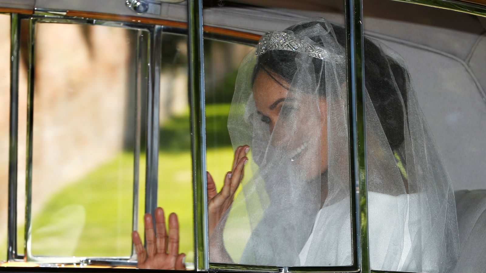 Meghan Markle arribant a la Capella de Sant Jordi del castell de Windsor