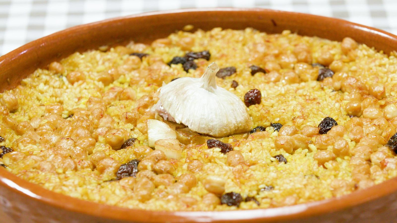 Arròs al forn amb panses i cigrons