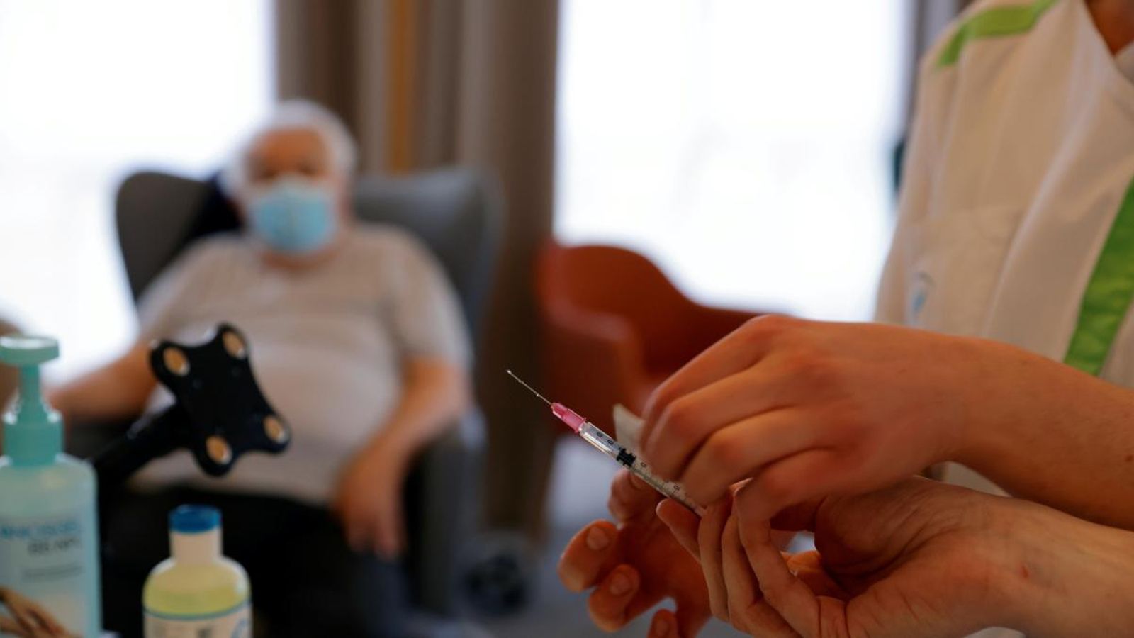 Vacunació en una residència a França Vacunació en una residència a França