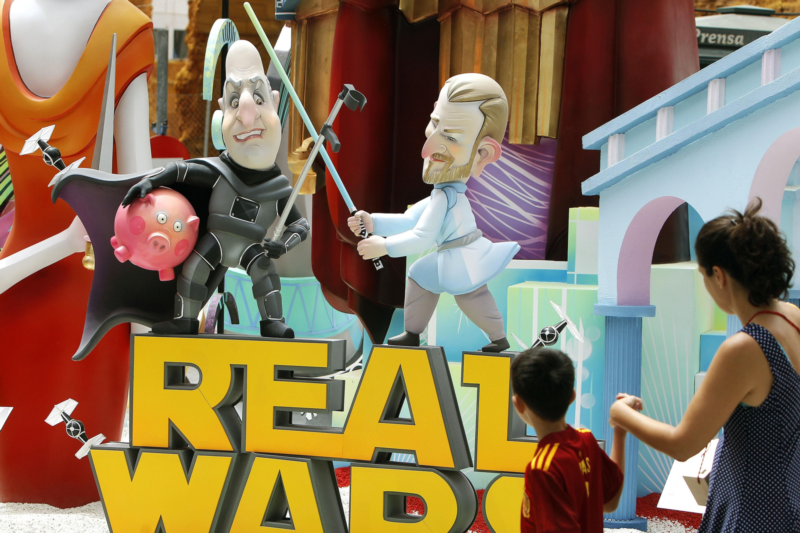 El Rei emèrit com Darth Vader i Felip VI com a Luke Skywalker a Diputació-Renfe