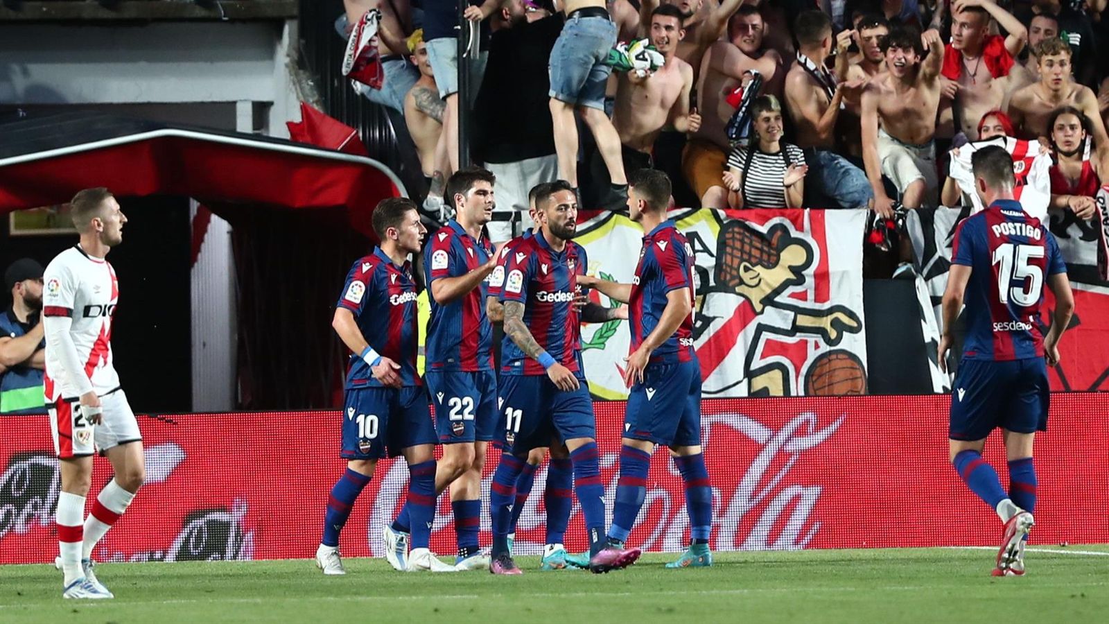 Els jugadors granotes celebren un dels gols