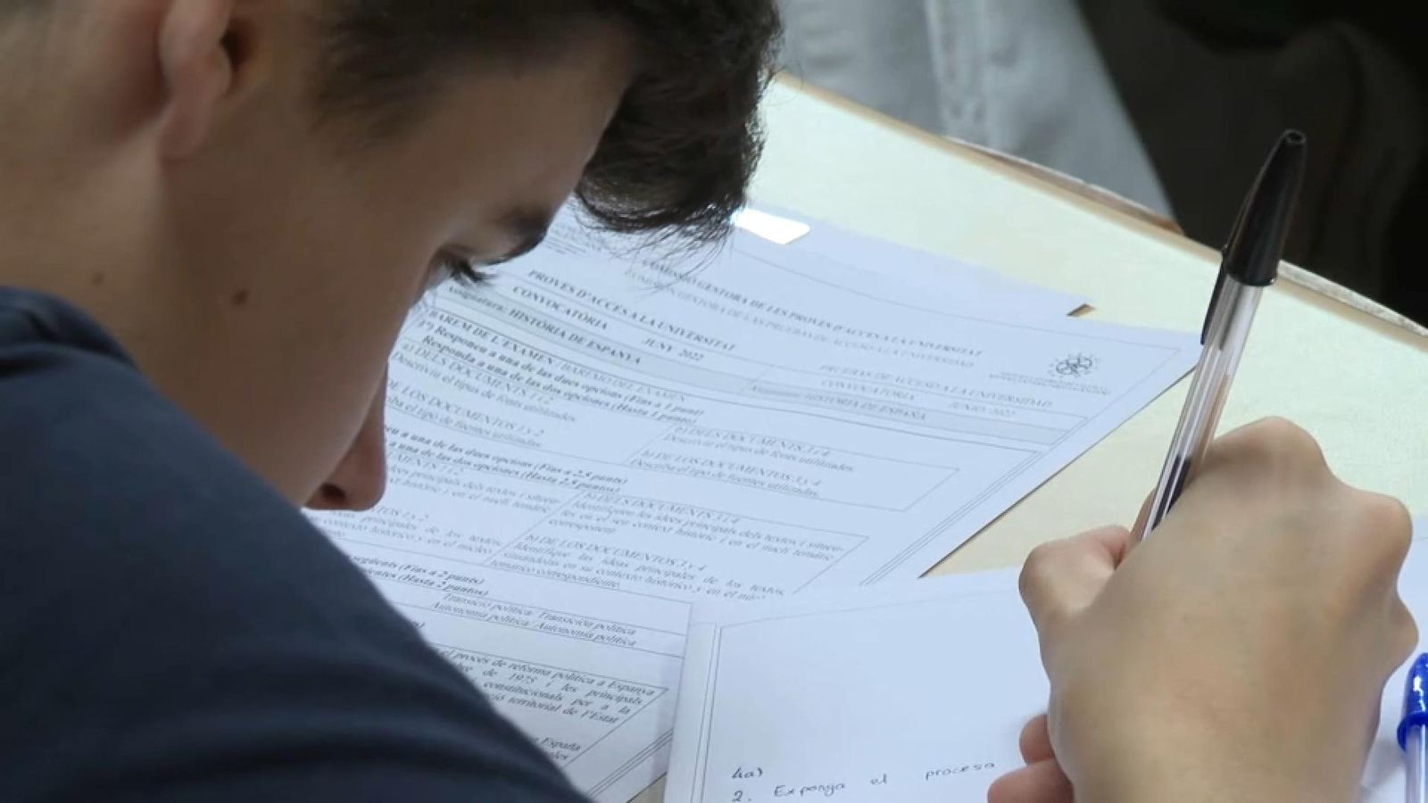 Un alumne fa l'examen d'Història d'Espanya al campus de Burjassot Un alumne fa l'examen d'història d'Espanya al campus de Burjassot