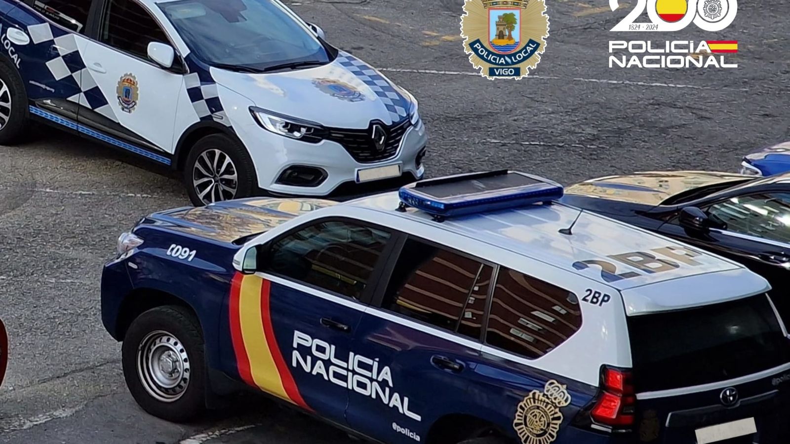 Vehícles de Policía Local i Policía Nacional a Vigo