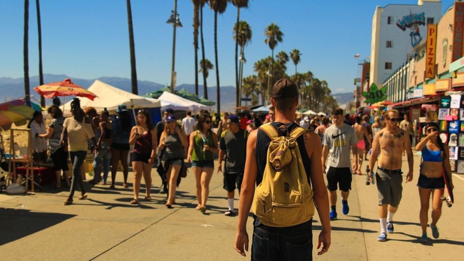 Menys turistes estrangers, però que gasten més