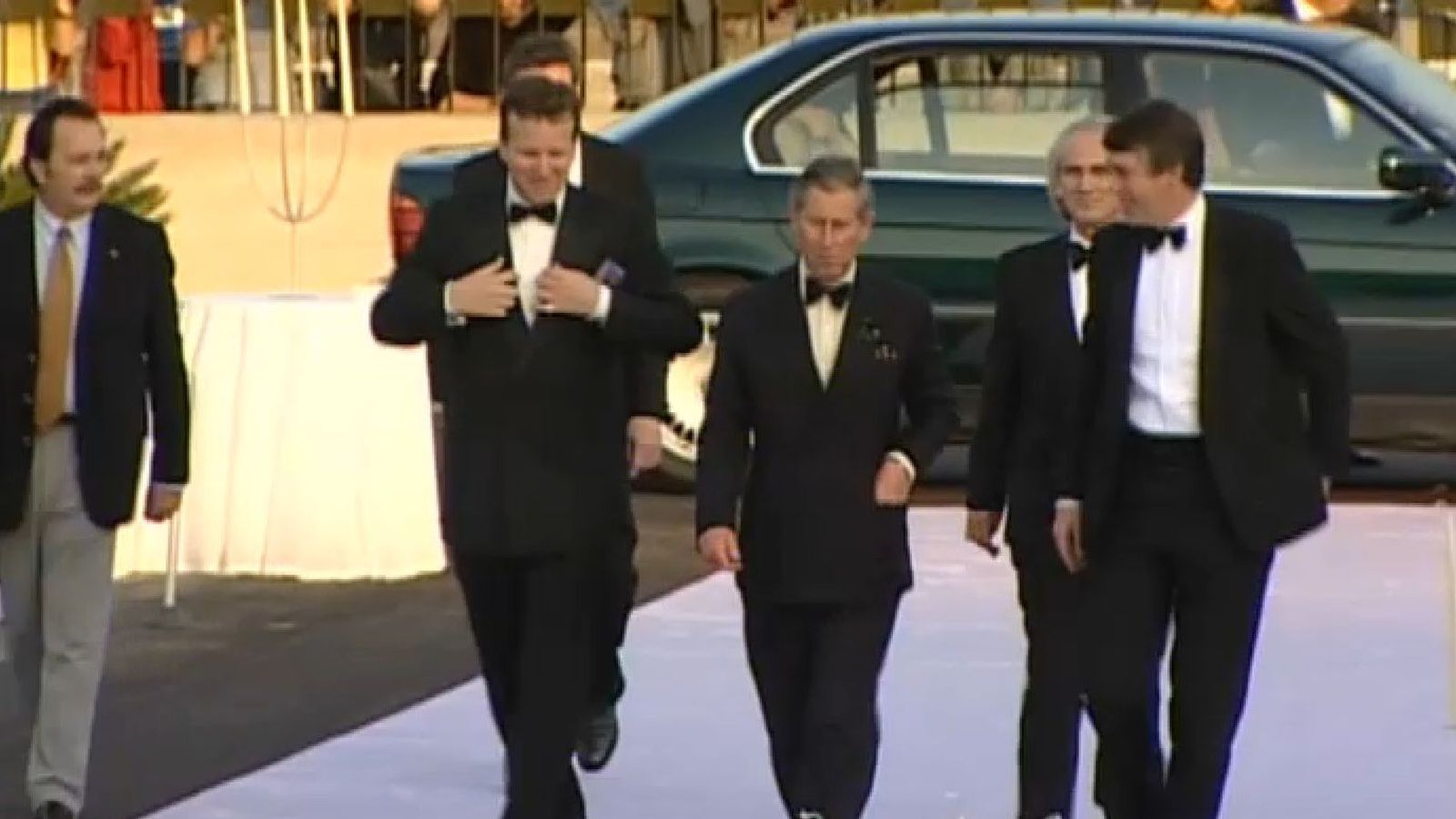 El llavors príncep Carles d'Anglaterra arriba la planta de Porcelona per a la celebració del 25 aniversari, el 2001