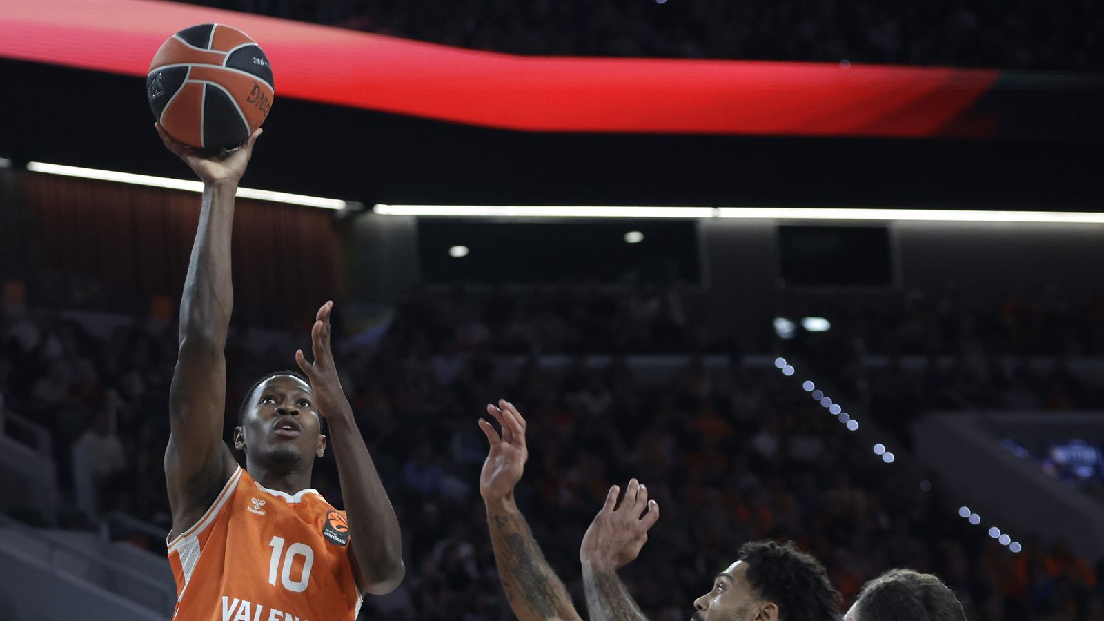 OMari Moore, en un partit d'Eurolliga