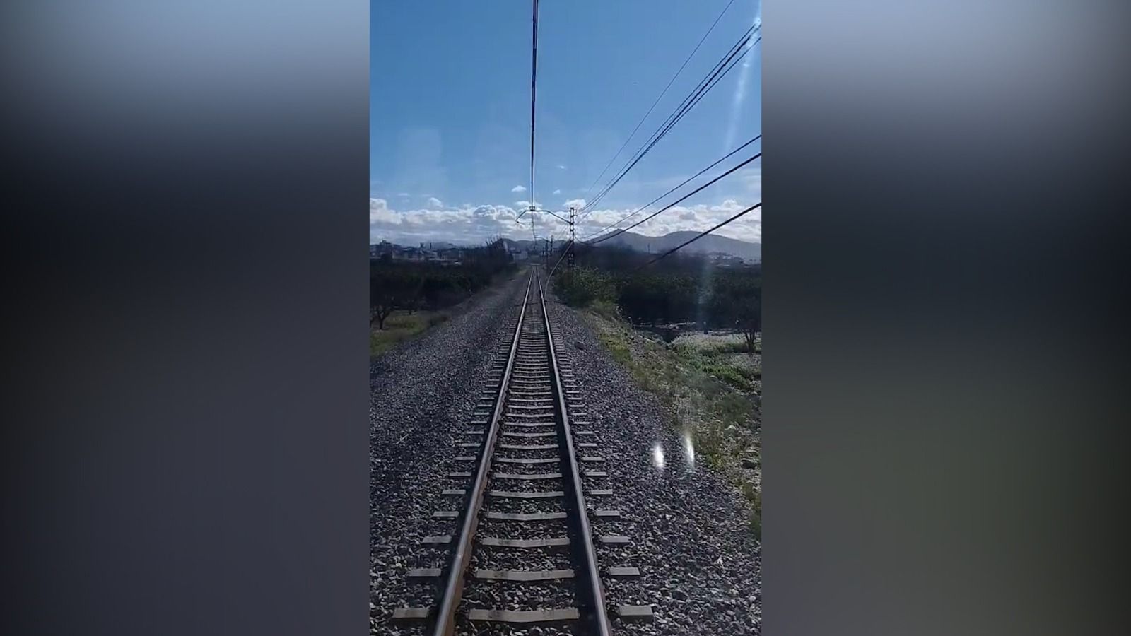 Catenària despenjada a la línia L1 de Metrovalència