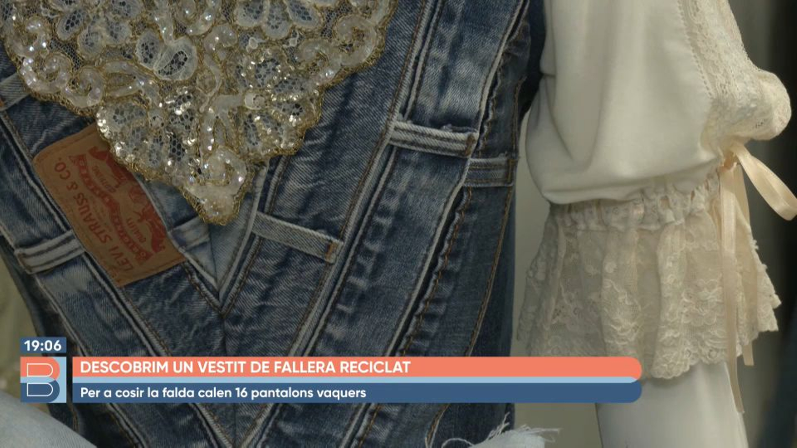 Part de darrere del coset amb dibuix d'espiga