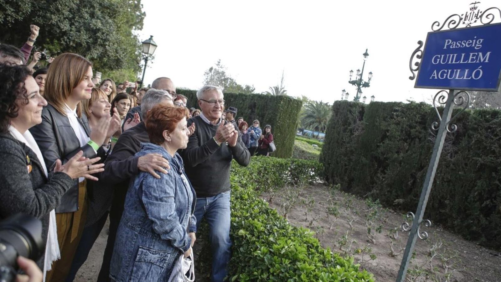 Autoritats valencianes inauguren el passeig Guillem Agulló