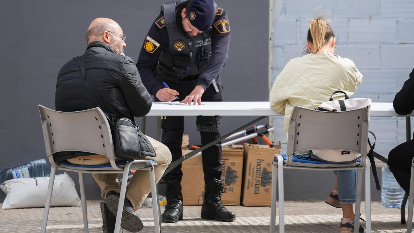 Els afectats demanen per escrit els objectes que volen recuperar de les vivendes incendiades