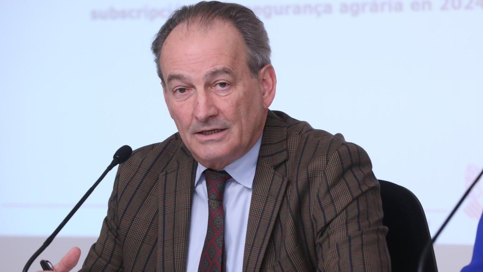 El conseller d'Agricultura, José Luis Aguirre