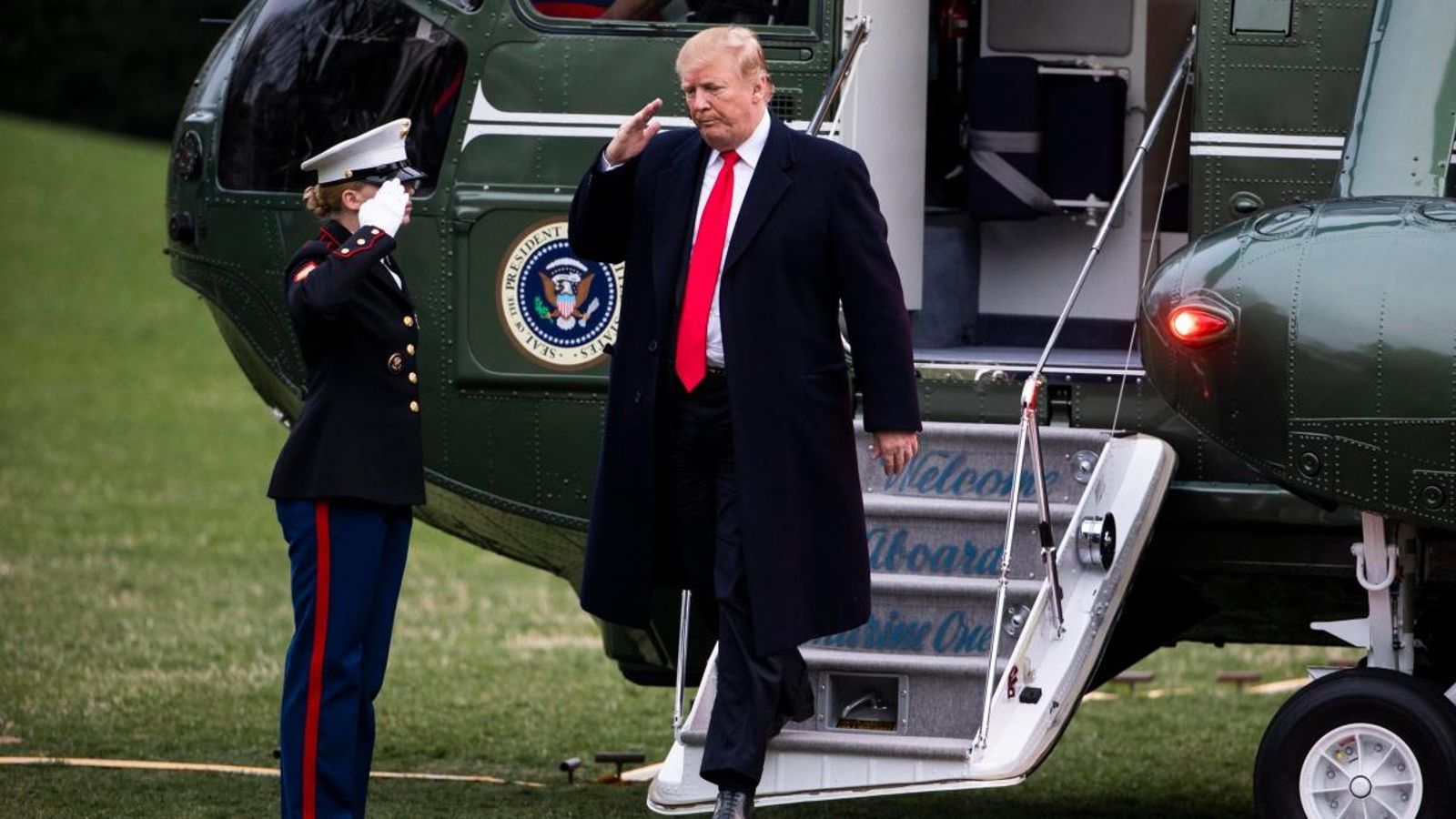 El president Donald Trump aquest diumenge en l’arribada a la Casa Blanca