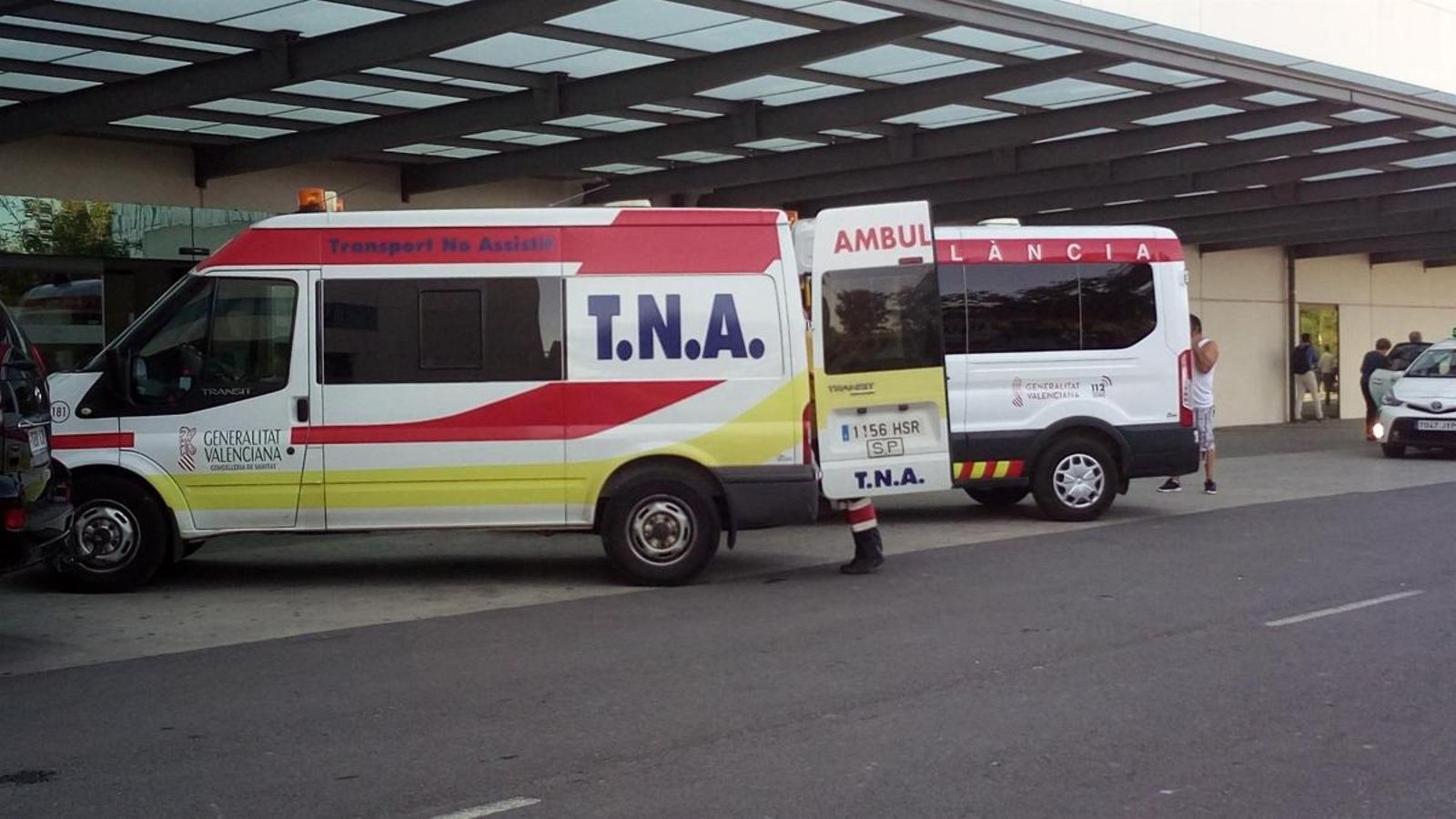 Una ambulància a les portes de l'hospital La Fe de València