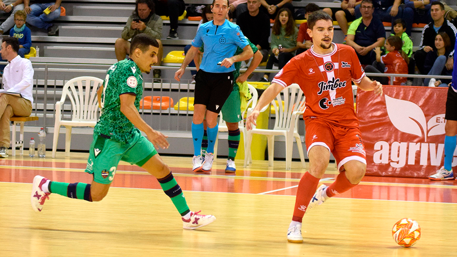 Hamza, en una acció del partit