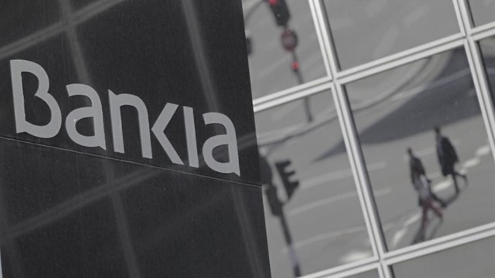 Sánchez no creu que Bankia haja de seguir sent pública, però defén el fet de no vendre-la ara