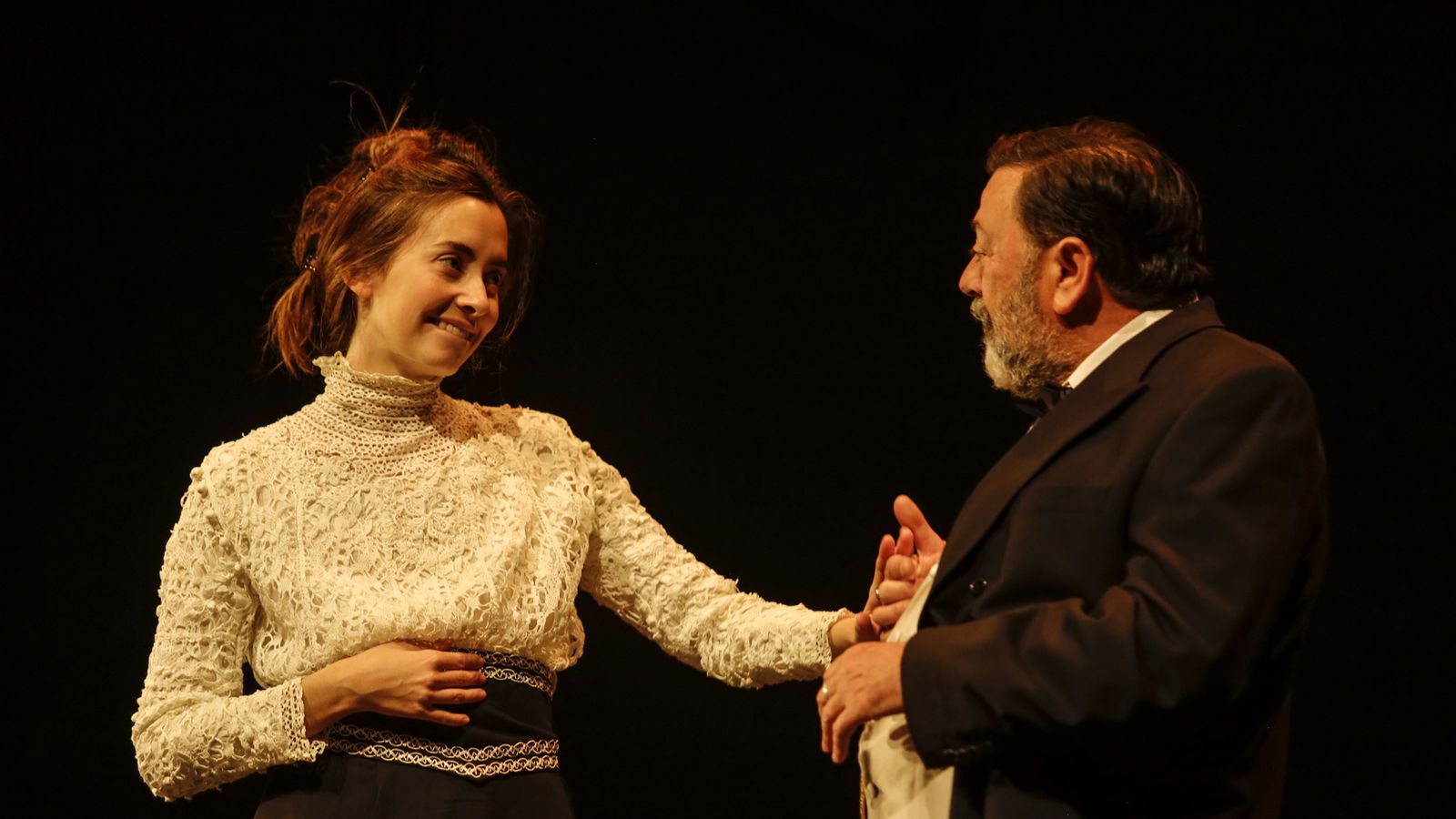 | Les regnes a la mà