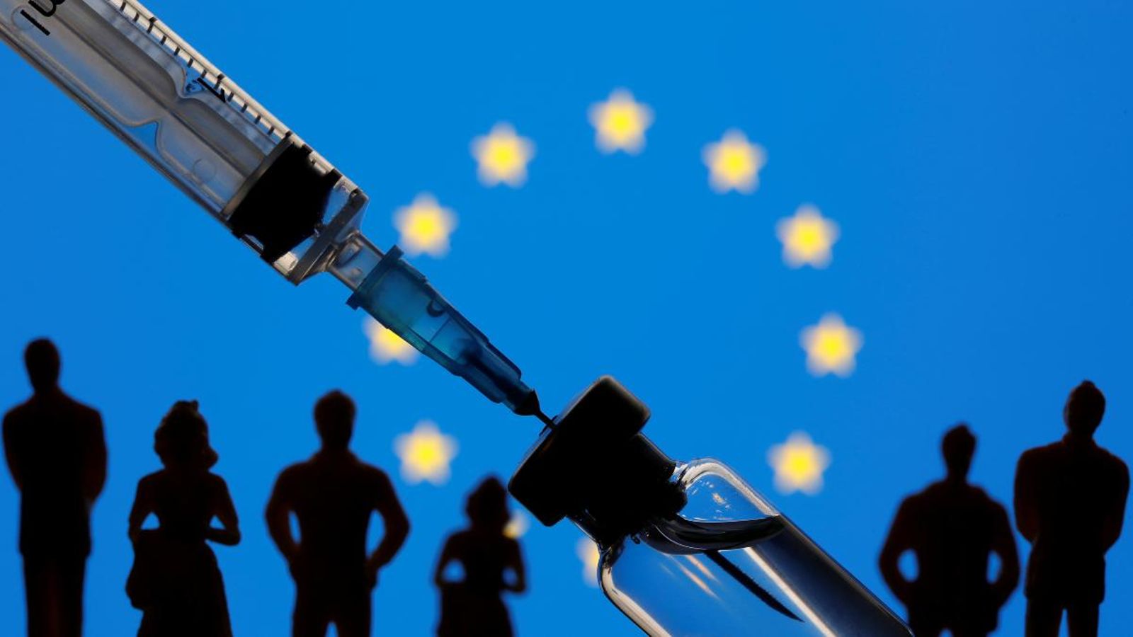 Vial d'una vacuna amb la bandera de la Unió Europea de fons