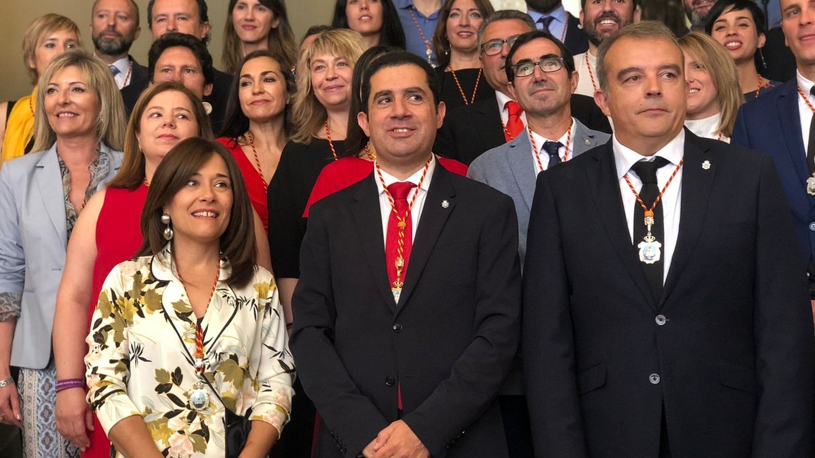 Toni Francés (centre) durant la investidura com a alcalde d’Alcoi
