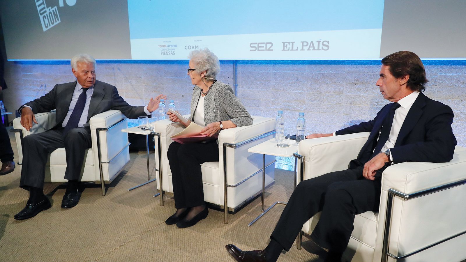 Felipe González i José María Aznar al debat organitzat per El País i la Cadena SER amb motiu 40 aniversari de la Constitució