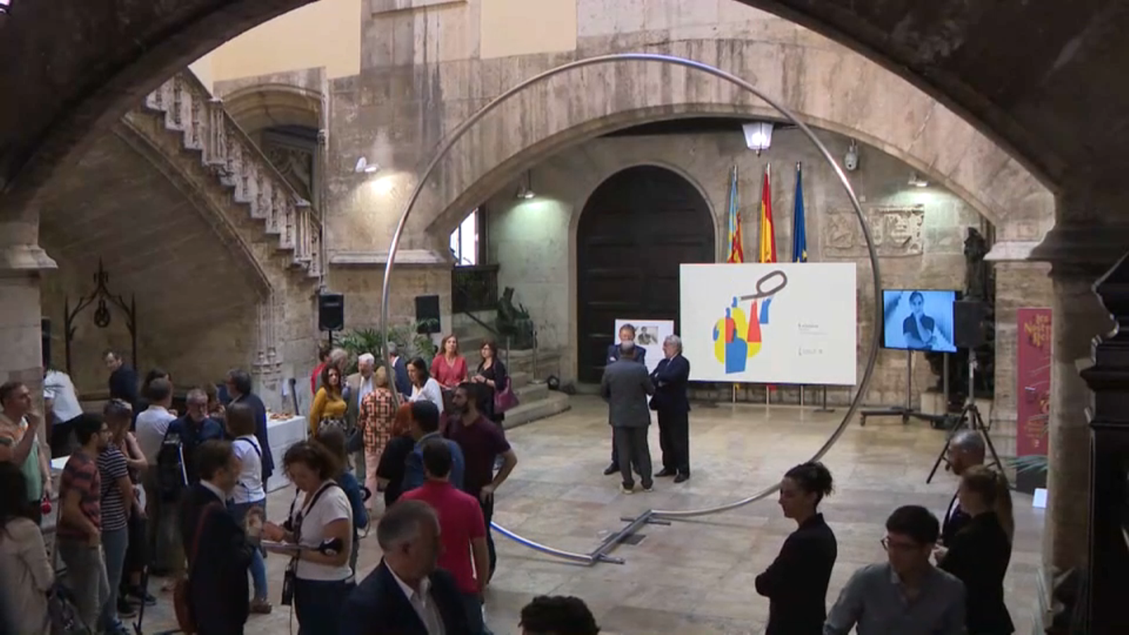 La Generalitat instal·la una escultura d\'Andreu Alfaro al Palau