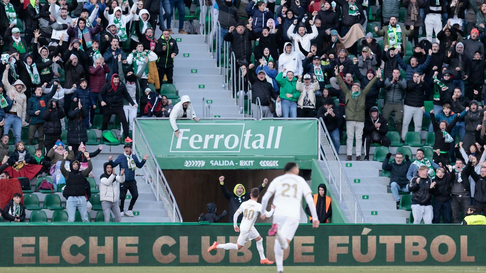 Carmona celebra el gol amb l'afició