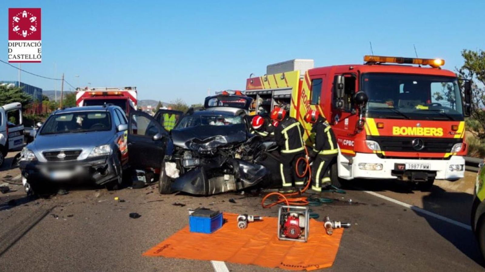 L'accident ha obligat la Guàrdia Civil a tallar el trànsit en aquest punt de la Nacional 340, entre Benicàssim i Castelló