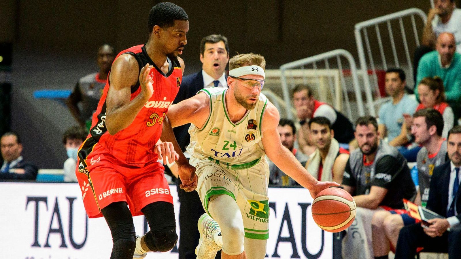 Hermansson, en una acció del partit