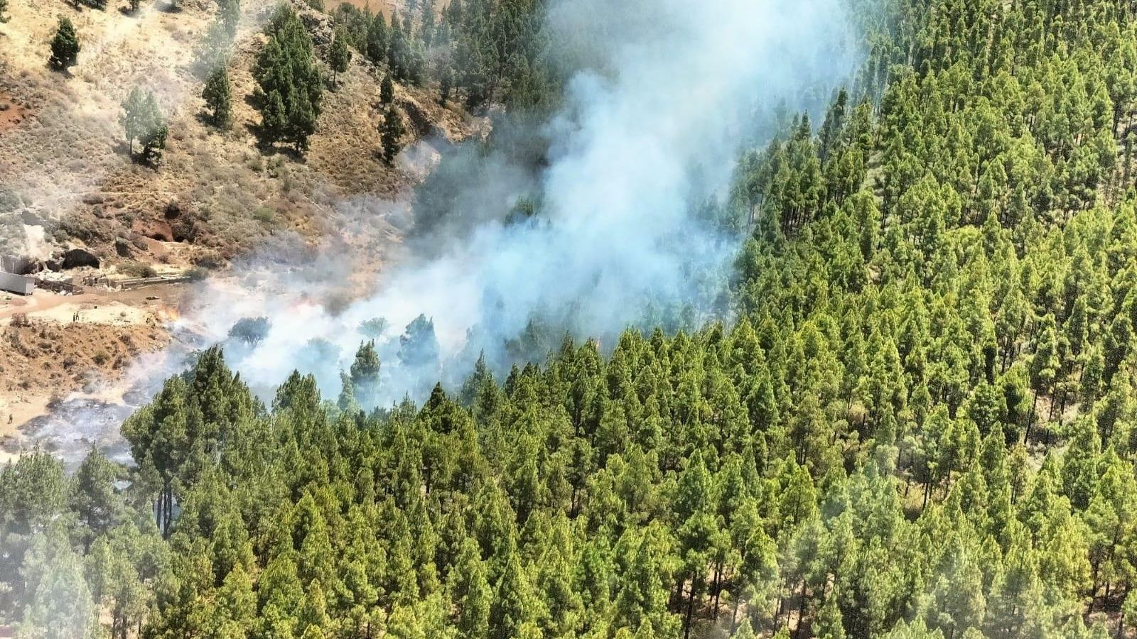Inici de l'incendi al Cortijo de Huertas, en Tejeda (Gran Canaria)