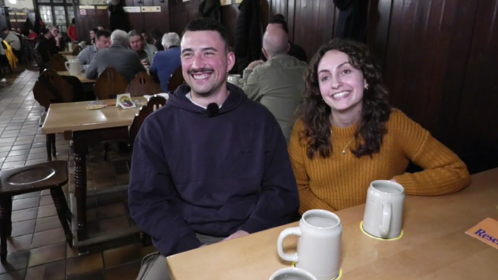 Amb Salvador (Benifaió) sobrevolarem els Alps en parapent i visitarem unes mines de sal, ja que d'este producte ve el nom de la ciutat