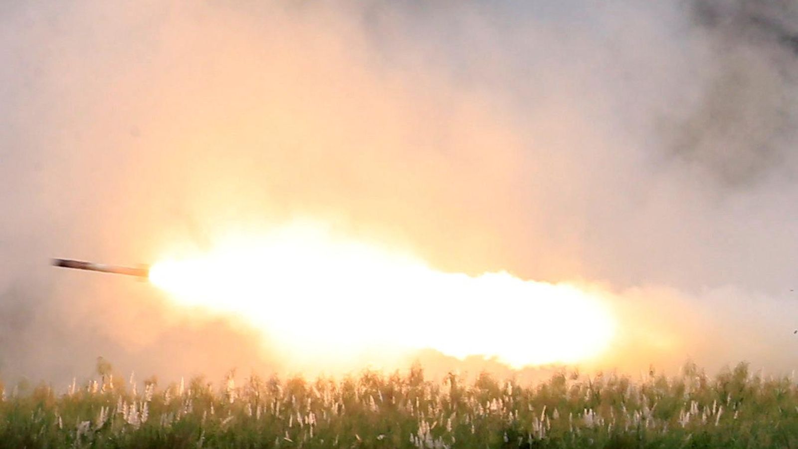 Imatge d'un exercici amb un HIMARS,  un dels míssils de llarg abast que han augmentat la tensió entre Rússia i els EUA